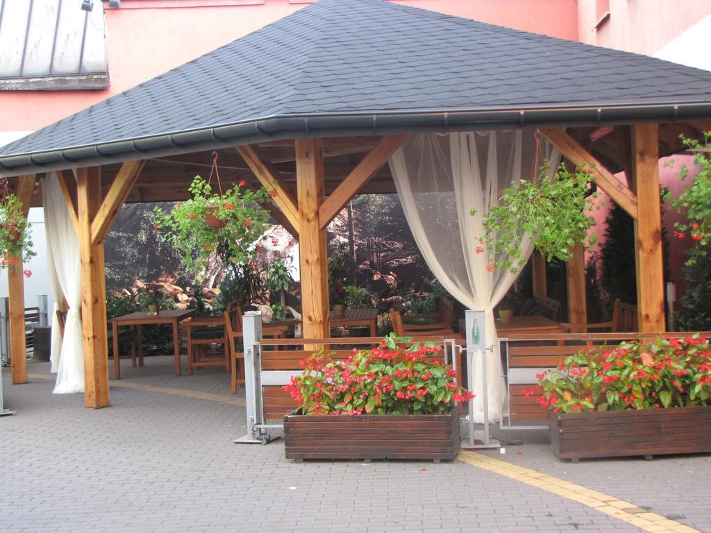 Aviator Hotel Restauracja & Spa Pabianice Kültér fotó