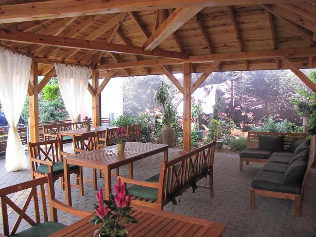 Aviator Hotel Restauracja & Spa Pabianice Kültér fotó