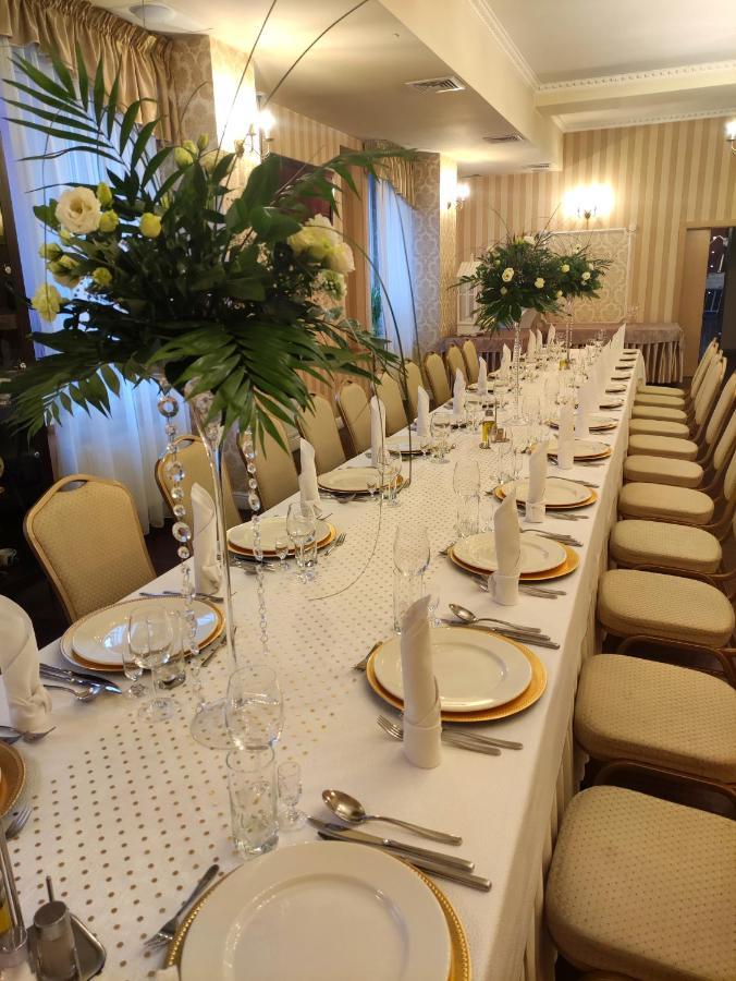 Aviator Hotel Restauracja & Spa Pabianice Kültér fotó