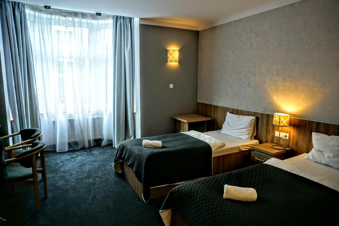 Aviator Hotel Restauracja & Spa Pabianice Kültér fotó