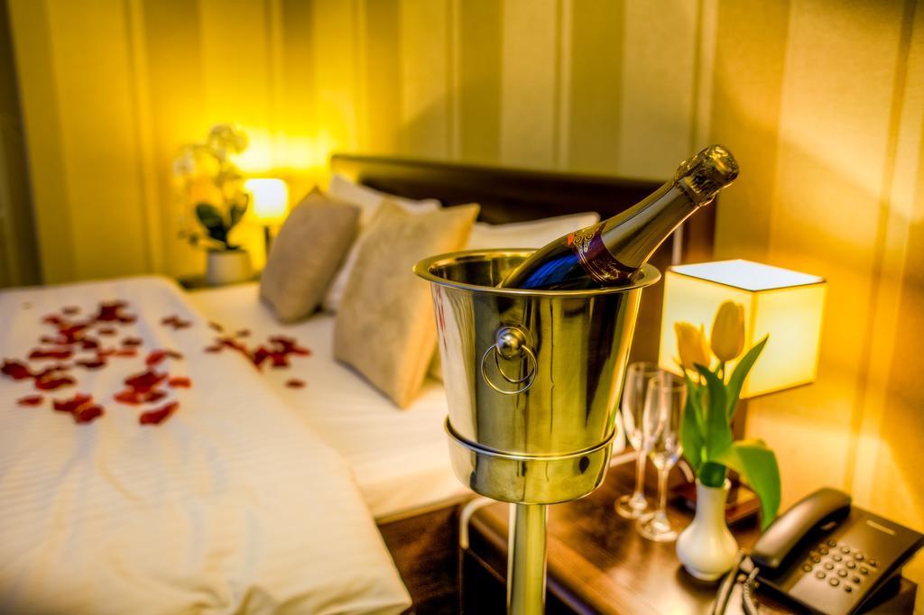 Aviator Hotel Restauracja & Spa Pabianice Kültér fotó