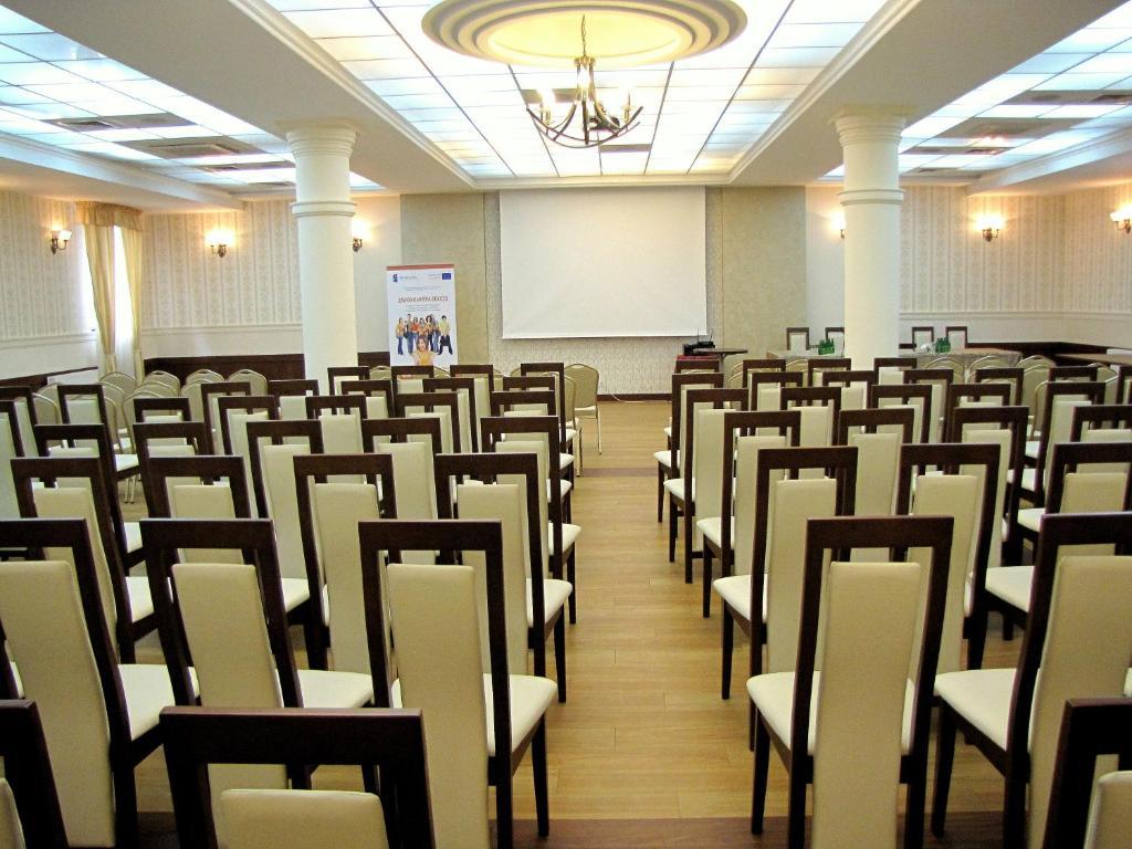 Aviator Hotel Restauracja & Spa Pabianice Kültér fotó